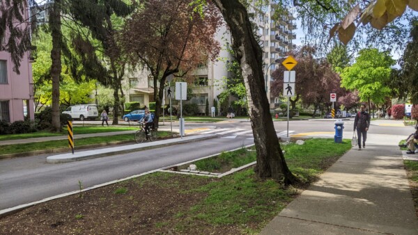 Fietsstraat met regentuin
