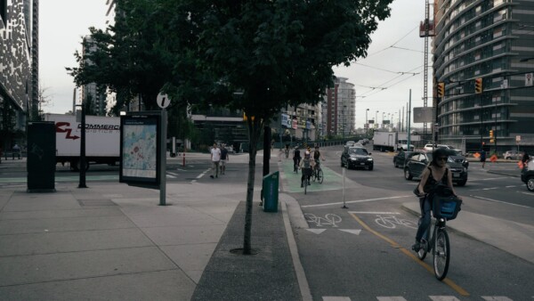 Ontbrekende pad van 150 m tussen Cambie Bridge en de fietsstroken van Beatty Street